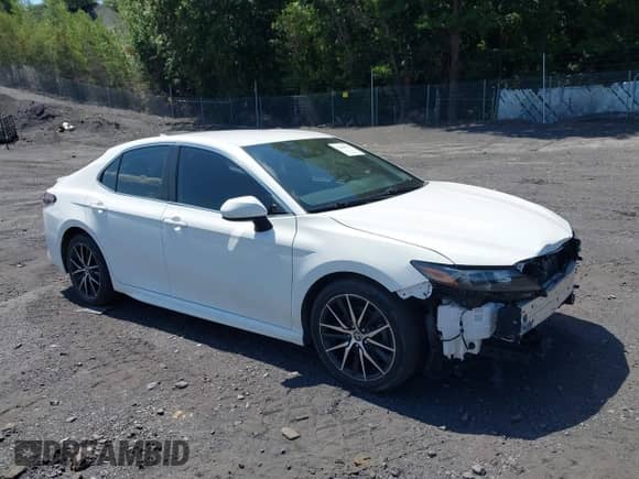 2021 Toyota Camry SE with VIN 4T1G11BKXMU023943, listed as a IAAI auction lot 42600515 with 70,445 mi miles and . Bid and sale history available at DreamBid. Image 1.