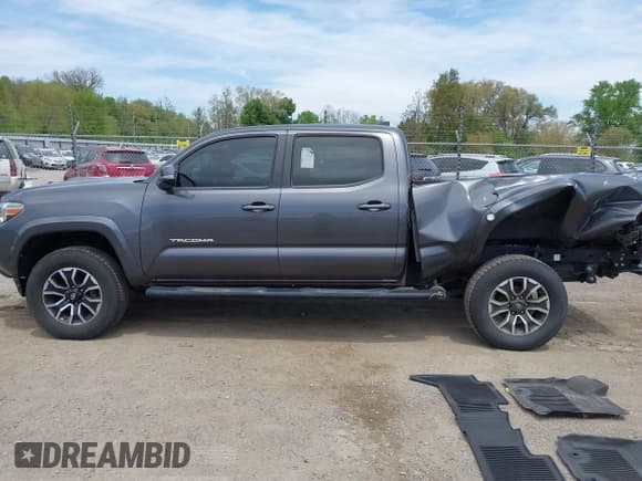 ✅ 2021 Toyota Tacoma SR5 • VIN: 3TYDZ5BNXMT003542 • Lot: 42190502. Wystawiony na IAAI z przebiegiem 40 083 mil. Bezpłatny archiwum sprzedaży aukcyjnych z USA i szczegółowy raport historii pojazdu na DreamBid. Zdjęcie 15.