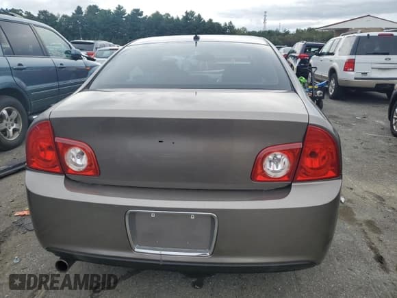 ✅ 2010 Chevrolet Malibu 1LS • VIN: 1G1ZB5EB3AF270971 • Lot: 71658814. Listed on Copart with 161,132 mi. Free auction sales archive from the USA and detailed vehicle history report at DreamBid. Image 6.