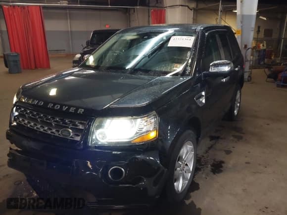 ✅ 2014 Land Rover LR2 • VIN: SALFR2BGXEH408514 • Lot: 42321364. Wystawiony na IAAI z przebiegiem 95 231 mil. Bezpłatny archiwum sprzedaży aukcyjnych z USA i szczegółowy raport historii pojazdu na DreamBid. Zdjęcie 17.