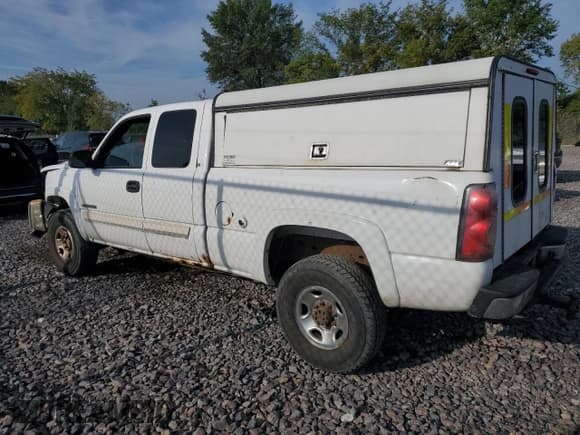✅ 2005 Chevrolet Silverado 2500HD LS • VIN: 1GCHK29U15E215511 • Lot: 71245895. Wystawiony na Copart z przebiegiem 319 517 mil. Bezpłatny archiwum sprzedaży aukcyjnych z USA i szczegółowy raport historii pojazdu na DreamBid. Zdjęcie 2.