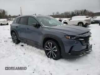✅ 2023 Mazda CX-50 S Premium Plus • VIN: 7MMVABEM6PN101230 • Лот: 36868093. Опубликован ранее на Copart с пробегом Не указан. Бесплатный доступ к архиву аукционных продаж из США и подробный отчёт об истории автомобиля на DreamBid. Изображение 4.