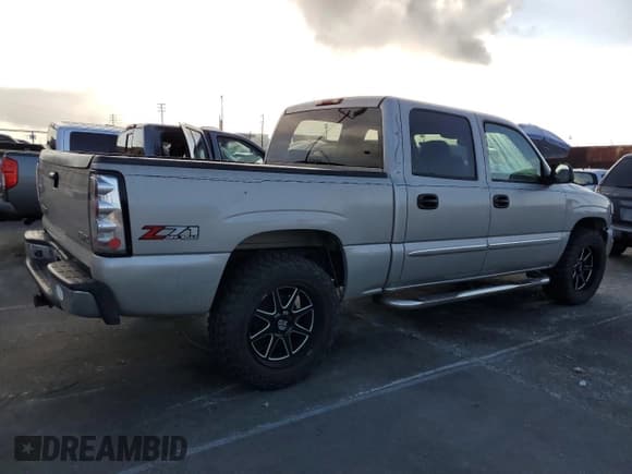 ✅ 2005 GMC Sierra 1500 SLT • VIN: 2GTEK13T151201414 • Лот: 89488525. Опубликован ранее на Copart с пробегом 325 533 миль. Бесплатный доступ к архиву аукционных продаж из США и подробный отчёт об истории автомобиля на DreamBid. Изображение 3.