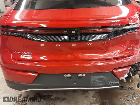 ✅ 2024 Toyota Crown XLE • VIN: JTDAAAAF2R3021468 • Lot: 41622159. Wystawiony na IAAI z przebiegiem 6 120 mil. Bezpłatny archiwum sprzedaży aukcyjnych z USA i szczegółowy raport historii pojazdu na DreamBid. Zdjęcie 17.