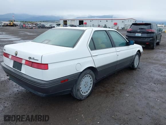 ✅ 1991 Alfa Romeo 164 • VIN: ZAREA33L2M6201532 • Lot: 42149538. Listed on IAAI with 120,470 mi. Free auction sales archive from the USA and detailed vehicle history report at DreamBid. Image 4.