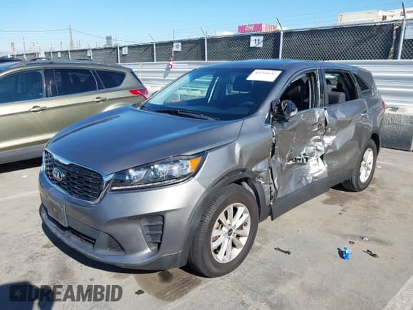 ✅ 2019 Kia Sorento LX • VIN: 5XYPG4A38KG531681 • Lot: 43794137. Listed on IAAI with 77,058 mi. Free auction sales archive from the USA and detailed vehicle history report at DreamBid. Image 2.