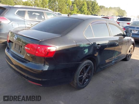 ✅ 2014 Volkswagen Jetta TDI w/Premium • VIN: 3VWLL7AJXEM393639 • Lot: 42677223. Listed on IAAI with 171,533 mi. Free auction sales archive from the USA and detailed vehicle history report at DreamBid. Image 4.