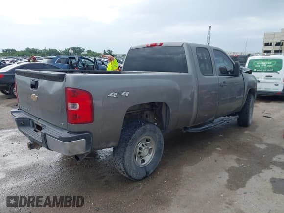 ✅ 2009 Chevrolet Silverado 2500HD LT • VIN: 1GCHK59K99E147190 • Lot: 42651797. Wystawiony na IAAI z przebiegiem 284 045 mil. Bezpłatny archiwum sprzedaży aukcyjnych z USA i szczegółowy raport historii pojazdu na DreamBid. Zdjęcie 3.