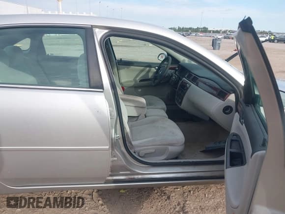 ✅ 2006 Chevrolet Impala LS • VIN: 2G1WB55K369124217 • Lot: 43822027. Wystawiony na IAAI z przebiegiem 207 234 mil. Bezpłatny archiwum sprzedaży aukcyjnych z USA i szczegółowy raport historii pojazdu na DreamBid. Zdjęcie 5.