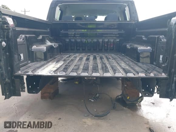 ✅ 2022 Ford Maverick XL • VIN: 3FTTW8E3XNRA37996 • Lot: 42287475. Wystawiony na IAAI z przebiegiem 23 523 mil. Bezpłatny archiwum sprzedaży aukcyjnych z USA i szczegółowy raport historii pojazdu na DreamBid. Zdjęcie 6.