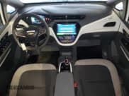 ✅ 2021 Chevrolet Bolt EV LT • VIN: 1G1FY6S09M4108000 • Lot: 82239794. Wystawiony na Copart z przebiegiem 22 915 mil. Bezpłatny archiwum sprzedaży aukcyjnych z USA i szczegółowy raport historii pojazdu na DreamBid. Zdjęcie 8.