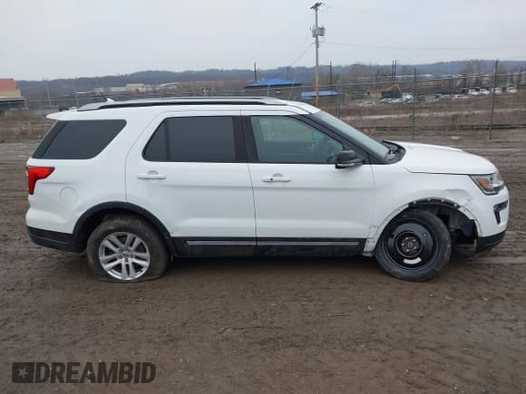 ✅ 2018 Ford Explorer XLT • VIN: 1FM5K8D81JGA28571 • Lot: 41541040. Wystawiony na IAAI z przebiegiem 117 506 mil. Bezpłatny archiwum sprzedaży aukcyjnych z USA i szczegółowy raport historii pojazdu na DreamBid. Zdjęcie 14.