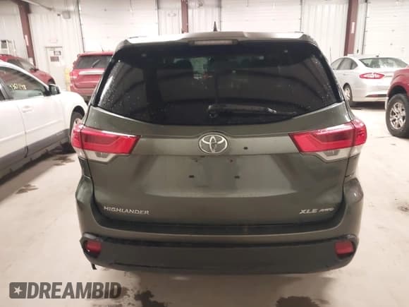 ✅ 2017 Toyota Highlander SE • VIN: 5TDJZRFH4HS376480 • Lot: 43595622. Listed on IAAI with 148,787 mi. Free auction sales archive from the USA and detailed vehicle history report at DreamBid. Image 16.
