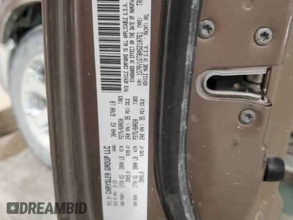 2010 Dodge 1500 Laramie z VIN 1D7RV1GT8AS210761, wystawiony jako Copart lot #42701045 z przebiegiem 177 696 mil mil oraz Szkoda całkowita • Salvage title. Historia ofert i sprzedaży dostępna na DreamBid. Obrazek 14.