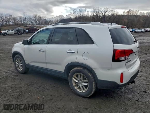 ✅ 2015 Kia Sorento LX • VIN: 5XYKTDA71FG555352 • Lot: 94409955. Listed on Copart with 106,061 mi. Free auction sales archive from the USA and detailed vehicle history report at DreamBid. Image 2.