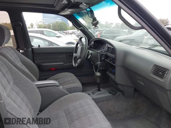 ✅ 1993 Toyota 4Runner • VIN: JT3VN29V1P0019303 • Лот: 42432546. Опубликован ранее на IAAI с пробегом 144 613 миль. Бесплатный доступ к архиву аукционных продаж из США и подробный отчёт об истории автомобиля на DreamBid. Изображение 5.