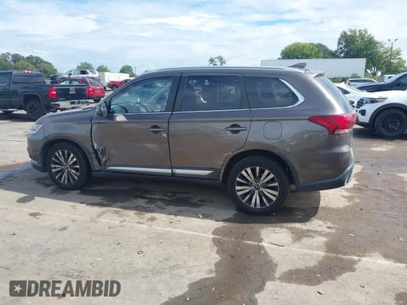 ✅ 2019 Mitsubishi Outlander ES • VIN: JA4AZ3A31KZ033926 • Lot: 43396938. Wystawiony na IAAI z przebiegiem 85 898 mil. Bezpłatny archiwum sprzedaży aukcyjnych z USA i szczegółowy raport historii pojazdu na DreamBid. Zdjęcie 14.