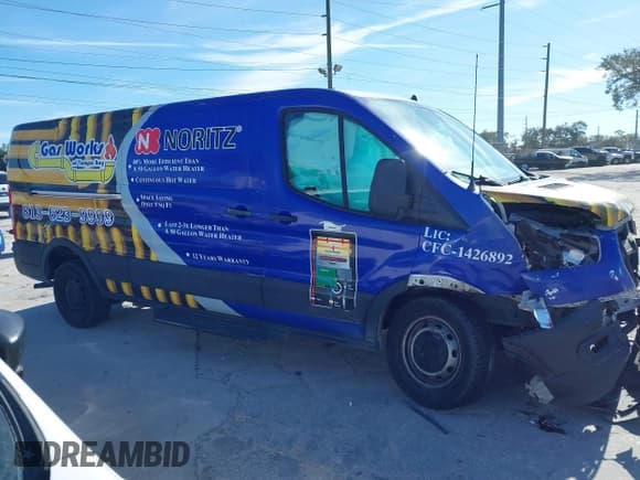 ✅ 2020 Ford Transit Cargo • VIN: 1FTBR1Y82LKB30997 • Lot: 41293464. Wystawiony na IAAI z przebiegiem 119 934 mil. Bezpłatny archiwum sprzedaży aukcyjnych z USA i szczegółowy raport historii pojazdu na DreamBid. Zdjęcie 13.