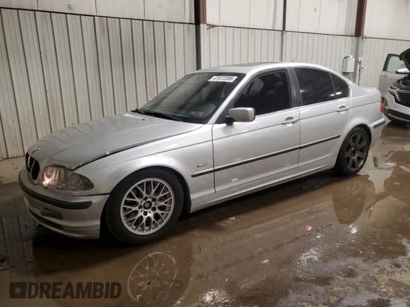 ✅ 1999 BMW 3 Series 328i • VIN: WBAAM5338XFR04467 • Lot: 41972395. Listed on Copart with 177,164 mi. Free auction sales archive from the USA and detailed vehicle history report at DreamBid. Image 1.