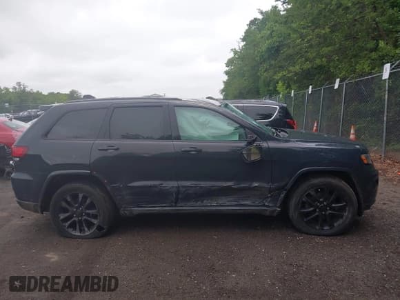 ✅ 2017 Jeep Grand Cherokee Altitude • VIN: 1C4RJFAG9HC895730 • Lot: 42323325. Listed on IAAI with 113,136 mi. Free auction sales archive from the USA and detailed vehicle history report at DreamBid. Image 13.