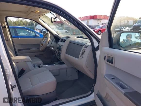 ✅ 2012 Ford Escape XLT • VIN: 1FMCU9DG0CKC61775 • Lot: 43456041. Wystawiony na IAAI z przebiegiem 134 110 mil. Bezpłatny archiwum sprzedaży aukcyjnych z USA i szczegółowy raport historii pojazdu na DreamBid. Zdjęcie 5.