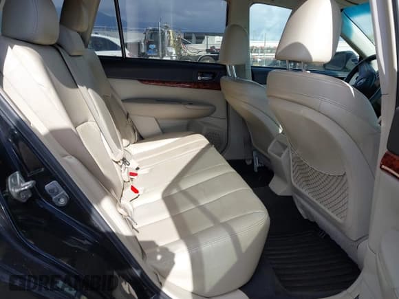 ✅ 2011 Subaru Outback Limited • VIN: 4S4BRDJC1B2370889 • Lot: 41490231. Listed on IAAI with Not provided. Free auction sales archive from the USA and detailed vehicle history report at DreamBid. Image 8.