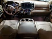 ✅ 2019 Ram 3500 • VIN: 3C63R3JJXKG575871 • Lot: 87378114. Wystawiony na Copart z przebiegiem 54 473 mil. Bezpłatny archiwum sprzedaży aukcyjnych z USA i szczegółowy raport historii pojazdu na DreamBid. Zdjęcie 8.