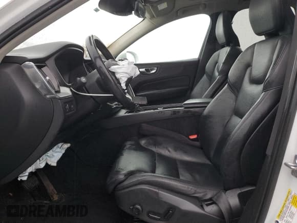 ✅ 2019 Volvo XC60 Momentum • VIN: LYVA22RKXKB224249 • Lot: 87109694. Wystawiony na Copart z przebiegiem 69 190 mil. Bezpłatny archiwum sprzedaży aukcyjnych z USA i szczegółowy raport historii pojazdu na DreamBid. Zdjęcie 7.