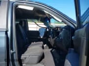 ✅ 2019 Chevrolet Silverado 1500 LT Trail Boss • VIN: 1GCPYFED2KZ152401 • Lot: 42211371. Wystawiony na IAAI z przebiegiem 106 796 mil. Bezpłatny archiwum sprzedaży aukcyjnych z USA i szczegółowy raport historii pojazdu na DreamBid. Zdjęcie 5.