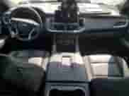 2024 Chevrolet Tahoe LT z VIN 1GNSKNKD6RR378582, wystawiony jako Copart lot #62741555 z przebiegiem Nie podano mil oraz Szkoda całkowita • Salvage title. Historia ofert i sprzedaży dostępna na DreamBid. Obrazek 8.