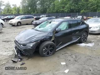 ✅ 2022 Kia EV6 Wind • VIN: KNDC34LA2N5041725 • Lot: 60788693. Wystawiony na Copart z przebiegiem 16 103 mil. Bezpłatny archiwum sprzedaży aukcyjnych z USA i szczegółowy raport historii pojazdu na DreamBid. Zdjęcie 1.