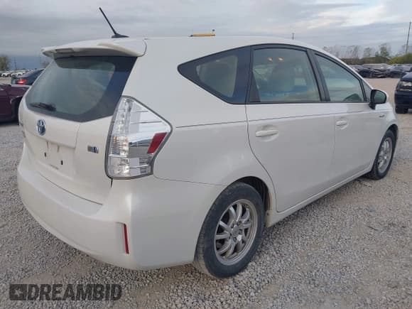 ✅ 2014 Toyota Prius Three • VIN: JTDZN3EU7E3330472 • Lot: 43549956. Listed on IAAI with 181,682 mi. Free auction sales archive from the USA and detailed vehicle history report at DreamBid. Image 4.