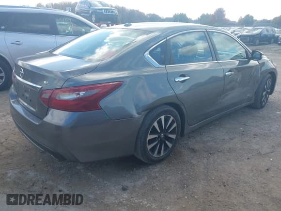 ✅ 2018 Nissan Altima S • VIN: 1N4AL3AP7JC156180 • Lot: 43561429. Listed on IAAI with 105,748 mi. Free auction sales archive from the USA and detailed vehicle history report at DreamBid. Image 4.