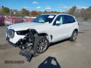 ✅ 2024 BMW X5 xDrive40i • VIN: 5UX23EU03R9T52973 • Лот: 43524700. Опубликован ранее на IAAI с пробегом 35 554 миль. Бесплатный доступ к архиву аукционных продаж из США и подробный отчёт об истории автомобиля на DreamBid. Изображение 2.