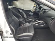 ✅ 2016 Hyundai Veloster Turbo • VIN: KMHTC6AE6GU299803 • Lot: 56931025. Wystawiony na Copart z przebiegiem Nie podano. Bezpłatny archiwum sprzedaży aukcyjnych z USA i szczegółowy raport historii pojazdu na DreamBid. Zdjęcie 7.