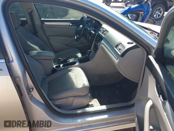 ✅ 2013 Volkswagen Passat SE • VIN: 1VWBN7A30DC100810 • Lot: 43471968. Wystawiony na IAAI z przebiegiem 177 321 mil. Bezpłatny archiwum sprzedaży aukcyjnych z USA i szczegółowy raport historii pojazdu na DreamBid. Zdjęcie 5.