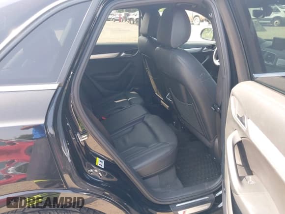 ✅ 2017 Audi Q3 Prestige • VIN: WA1GCCFS0HR015809 • Lot: 42405089. Listed on IAAI with 111,565 mi. Free auction sales archive from the USA and detailed vehicle history report at DreamBid. Image 8.