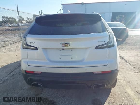 ✅ 2020 Cadillac XT4 FWD Sport • VIN: 1GYFZER43LF076651 • Lot: 43795774. Wystawiony na IAAI z przebiegiem 9 700 mil. Bezpłatny archiwum sprzedaży aukcyjnych z USA i szczegółowy raport historii pojazdu na DreamBid. Zdjęcie 16.