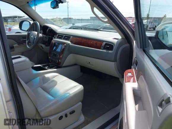 ✅ 2011 Chevrolet Silverado 1500 LTZ • VIN: 3GCPKTE32BG211714 • Lot: 42917300. Wystawiony na IAAI z przebiegiem 161 706 mil. Bezpłatny archiwum sprzedaży aukcyjnych z USA i szczegółowy raport historii pojazdu na DreamBid. Zdjęcie 5.