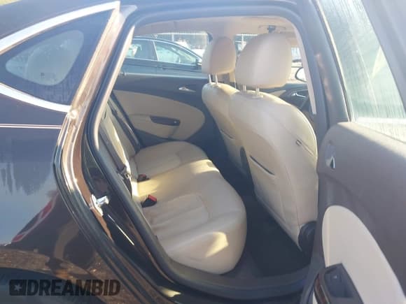 ✅ 2015 Buick Verano Convenience Group • VIN: 1G4PR5SKXF4191536 • Lot: 43031613. Wystawiony na IAAI z przebiegiem 93 878 mil. Bezpłatny archiwum sprzedaży aukcyjnych z USA i szczegółowy raport historii pojazdu na DreamBid. Zdjęcie 8.