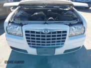 ✅ 2006 Chrysler 300 • VIN: 2C3KA43R46H318557 • Lot: 43614276. Wystawiony na IAAI z przebiegiem 119 638 mil. Bezpłatny archiwum sprzedaży aukcyjnych z USA i szczegółowy raport historii pojazdu na DreamBid. Zdjęcie 10.