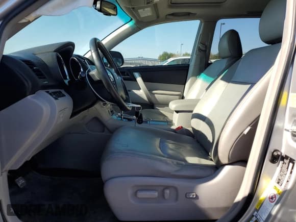 ✅ 2011 Toyota Highlander • VIN: 5TDZK3EH3BS031325 • Лот: 92128745. Опубликован ранее на Copart с пробегом 172 503 миль. Бесплатный доступ к архиву аукционных продаж из США и подробный отчёт об истории автомобиля на DreamBid. Изображение 7.