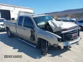 ✅ 2009 GMC Sierra 2500HD • VIN: 1GTHK69659E141105 • Lot: 41767458. Listed on IAAI with 323,652 mi. Free auction sales archive from the USA and detailed vehicle history report at DreamBid. Image 1.