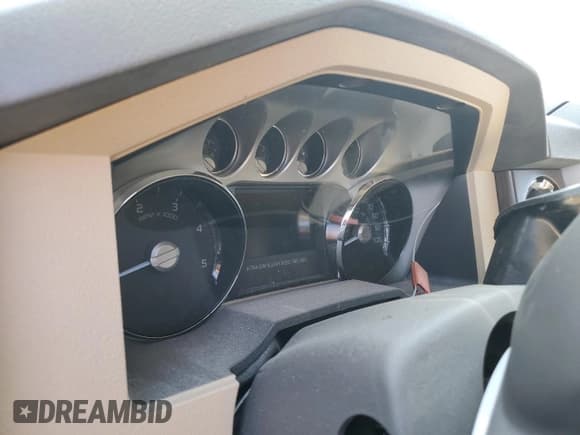 ✅ 2016 Ford F-350 Platinum • VIN: 1FT8W3BT3GEA87142 • Lot: 81224335. Wystawiony na Copart z przebiegiem Nie podano. Bezpłatny archiwum sprzedaży aukcyjnych z USA i szczegółowy raport historii pojazdu na DreamBid. Zdjęcie 9.