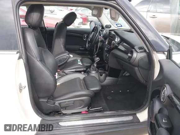 ✅ 2017 MINI Hardtop Cooper S • VIN: WMWXP7C39H3B94675 • Lot: 42532420. Wystawiony na IAAI z przebiegiem 94 340 mil. Bezpłatny archiwum sprzedaży aukcyjnych z USA i szczegółowy raport historii pojazdu na DreamBid. Zdjęcie 5.