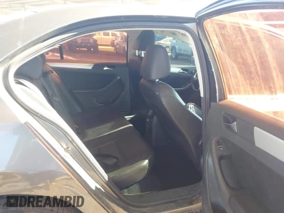 ✅ 2013 Volkswagen Jetta SE • VIN: 3VWDP7AJ2DM223279 • Lot: 43547296. Listed on IAAI with 174,731 mi. Free auction sales archive from the USA and detailed vehicle history report at DreamBid. Image 8.