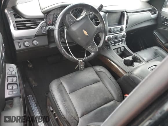 ✅ 2019 Chevrolet Suburban LT • VIN: 1GNSKHKC4KR171493 • Lot: 79537454. Wystawiony na Copart z przebiegiem Nie podano. Bezpłatny archiwum sprzedaży aukcyjnych z USA i szczegółowy raport historii pojazdu na DreamBid. Zdjęcie 8.