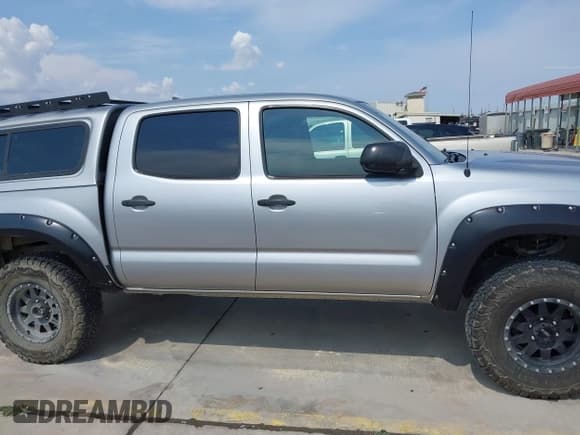 ✅ 2014 Toyota Tacoma PreRunner • VIN: 5TFJU4GN5EX056340 • Lot: 43012333. Wystawiony na IAAI z przebiegiem 192 752 mil. Bezpłatny archiwum sprzedaży aukcyjnych z USA i szczegółowy raport historii pojazdu na DreamBid. Zdjęcie 13.
