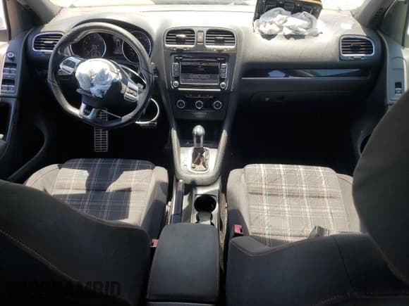 ✅ 2012 Volkswagen Golf GTI w/Conv & Sunroof PZEV • VIN: WVWHD7AJXCW211988 • Lot: 63150765. Wystawiony na Copart z przebiegiem 124 399 mil. Bezpłatny archiwum sprzedaży aukcyjnych z USA i szczegółowy raport historii pojazdu na DreamBid. Zdjęcie 8.