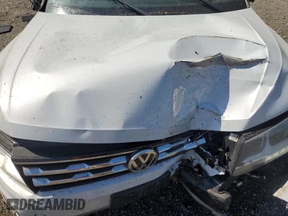 ✅ 2018 Volkswagen Tiguan SEL • VIN: 3VV2B7AX8JM100502 • Lot: 81006435. Listed on Copart with 89,904 mi. Free auction sales archive from the USA and detailed vehicle history report at DreamBid. Image 12.